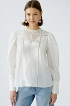 OUI Baumwollbluse stilvolle Falten, verspielte Rüschen und elegante Spitze cloud dancer A-Shape Langarm