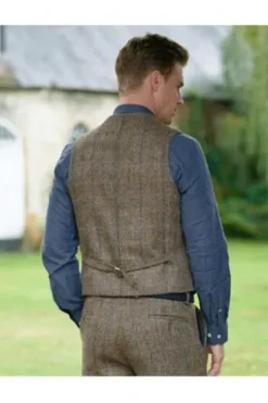 WELLINGTON OF BILMORE Harris Tweed Weste Wales green blue herringbone kariert